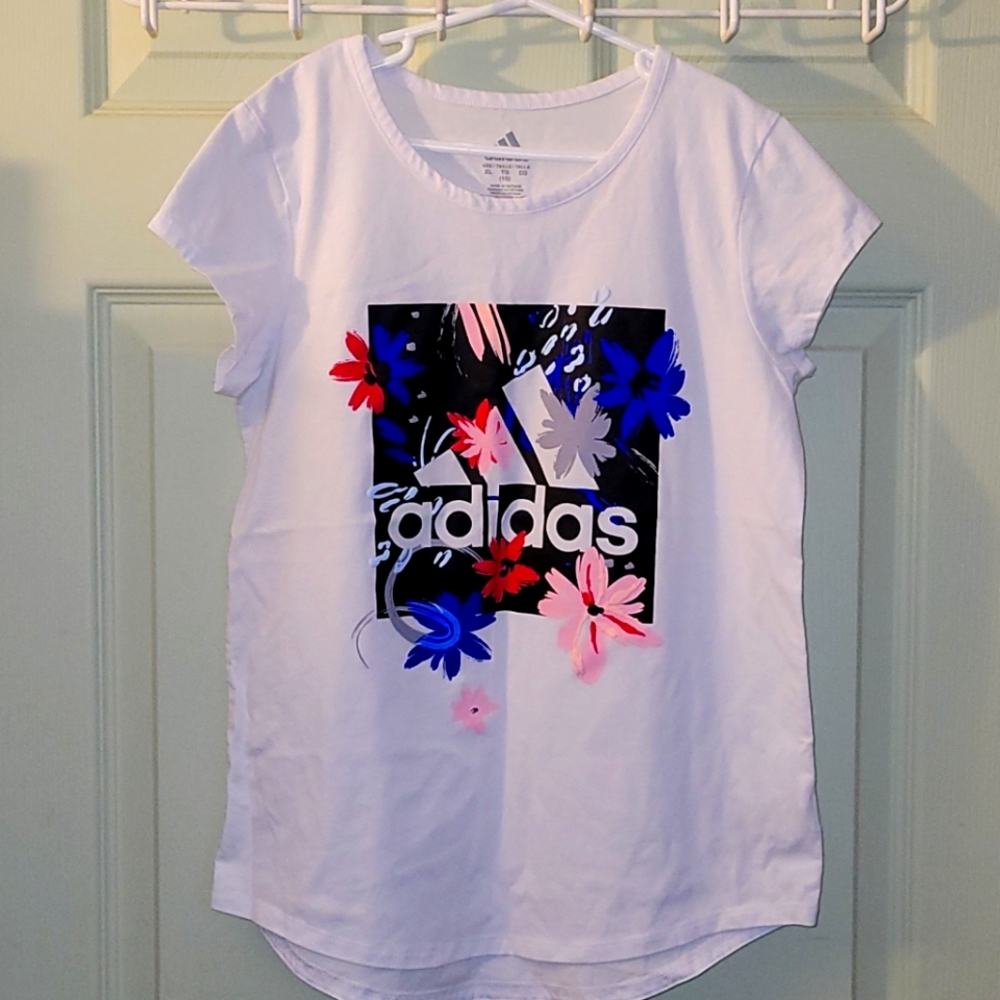 NWOT🌸 Adidas Floral Short Sleeve Top Size XL